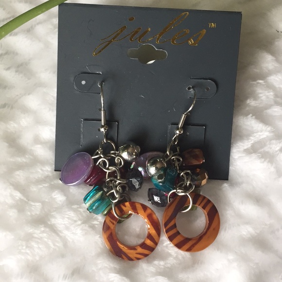 Jules Earrings - Picture 5 of 6